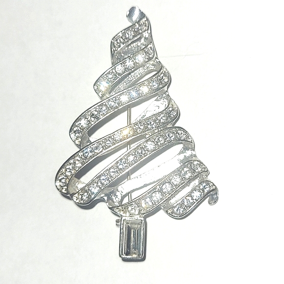 Kim Rogers Christmas Tree Brooch Silver Crystal Swirl Holiday Jewelry Elegant - Picture 1 of 2